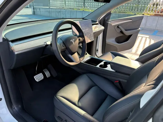 Tesla Model Y — Фото автомобиля 6