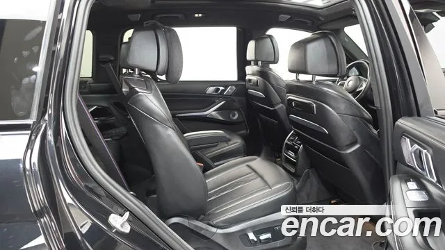 BMW X7 M60i xDrive M Sport 6 мест — Фото автомобиля 10