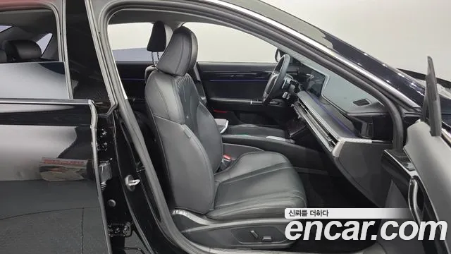 Hyundai Grandeur Grandeur (GN7) 2.5 Бензин 2WD — Фото автомобиля 10