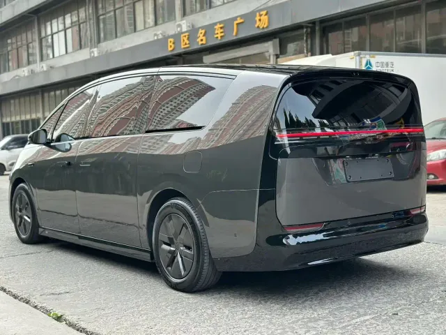Li Auto MEGA — Фото автомобиля 6