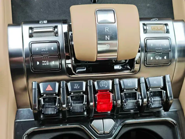 BYD FangChengBao Leopard 8 — Фото автомобиля 17