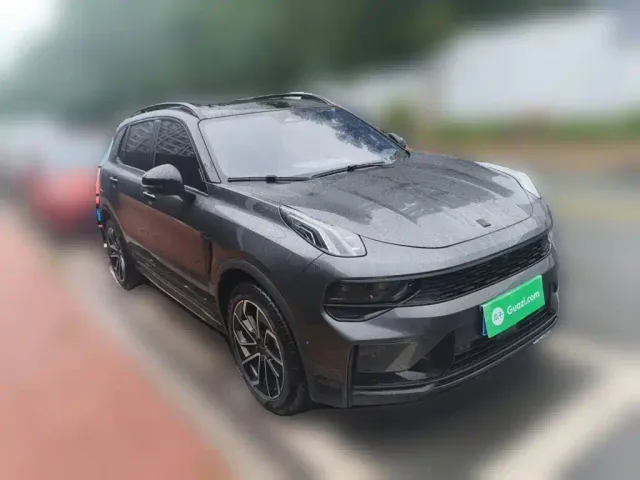 Lynk & Co 01 — Фото автомобиля 4
