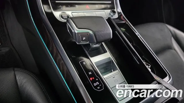 Audi Q8 — Фото автомобиля 8