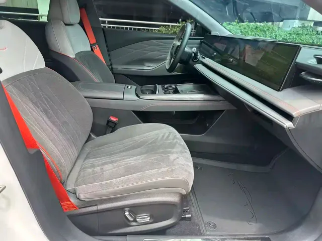 Geely Galaxy E8 — Фото автомобиля 6