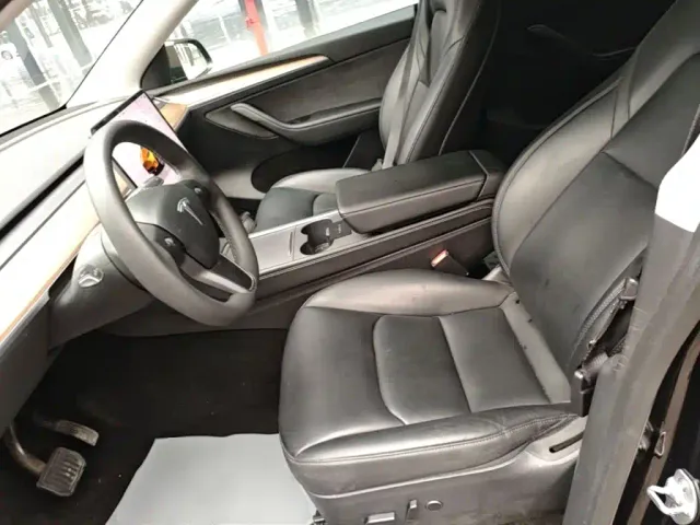 Tesla Model Y — Фото автомобиля 14