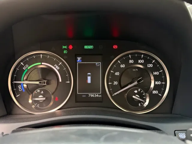 Toyota Alphard — Фото автомобиля 10