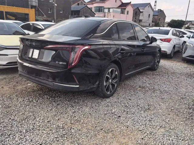 Hongqi E-QM5 — Фото автомобиля 6