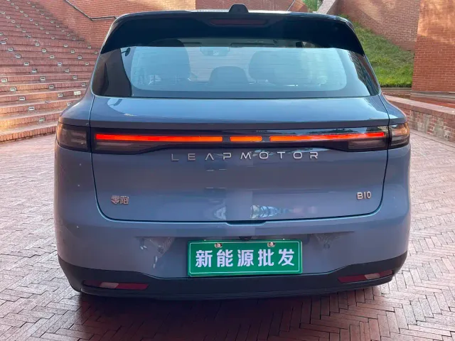 Leapmotor B10 — Фото автомобиля 6