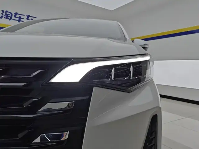 GAC Trumpchi M6 — Фото автомобиля 5