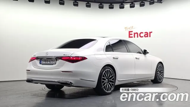Mercedes-Benz S-Class — Фото автомобиля 2