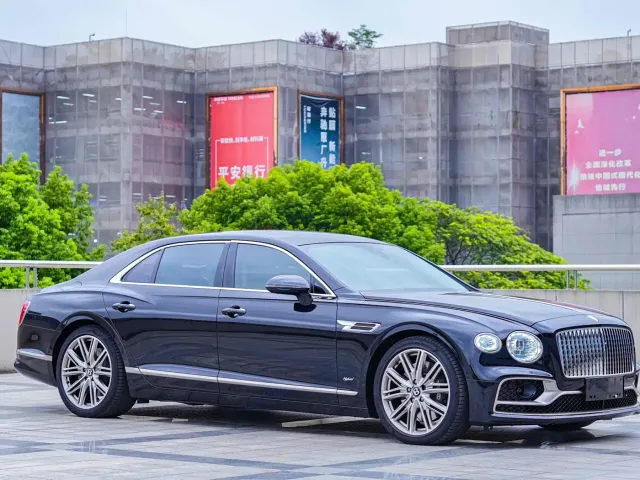 Bentley Flying Spur — Фото автомобиля 2