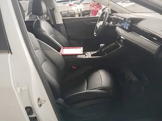 Roewe i5 — Фото автомобиля 19