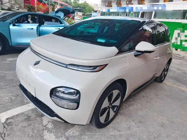 Фотография автомобиля — Baojun Cloud