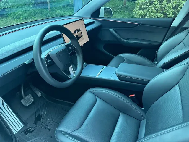 Tesla Model Y — Фото автомобиля 10