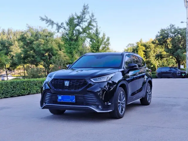 Фотография автомобиля — Toyota Crown Kluger