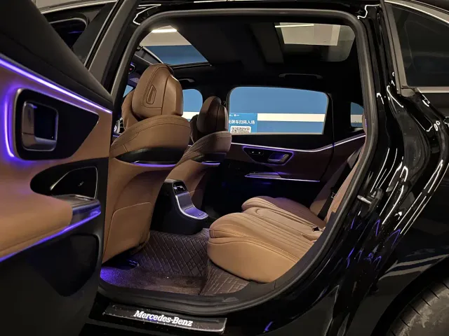 Mercedes-Benz E-Class — Фото автомобиля 12