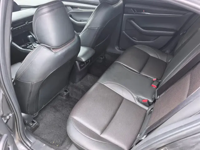 Mazda Axela — Фото автомобиля 14