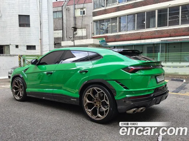 Lamborghini Urus — Фото автомобиля 4