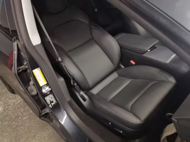 Tesla Model 3 — Фото автомобиля 24
