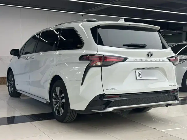 Toyota Granvia — Фото автомобиля 10