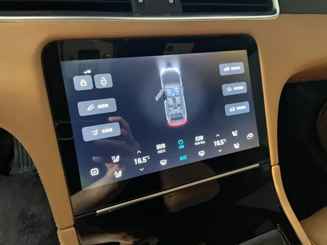 Li Auto ONE — Фото автомобиля 13