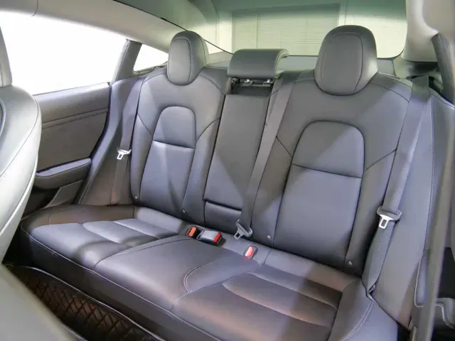Tesla Model 3 — Фото автомобиля 14