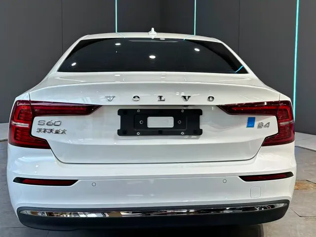 Volvo S60 — Фото автомобиля 7