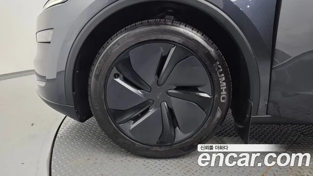 Tesla Model Y — Фото автомобиля 5