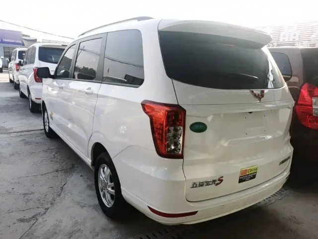 Wuling Hongguang — Фото автомобиля 4