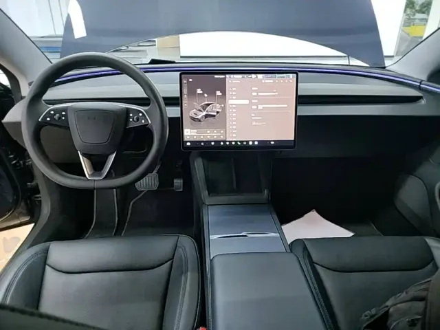 Tesla Model 3 — Фото автомобиля 9