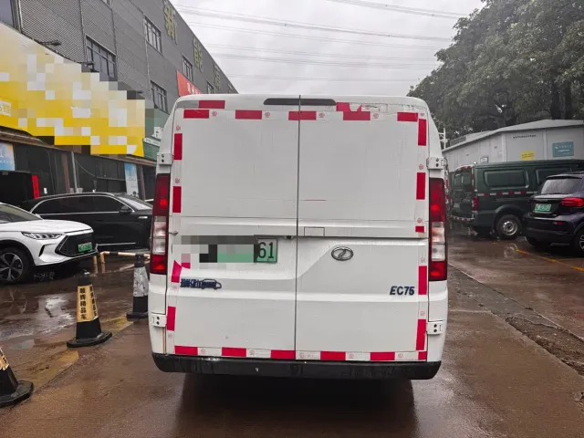 Ruichi New Energy EC75 — Фото автомобиля 5