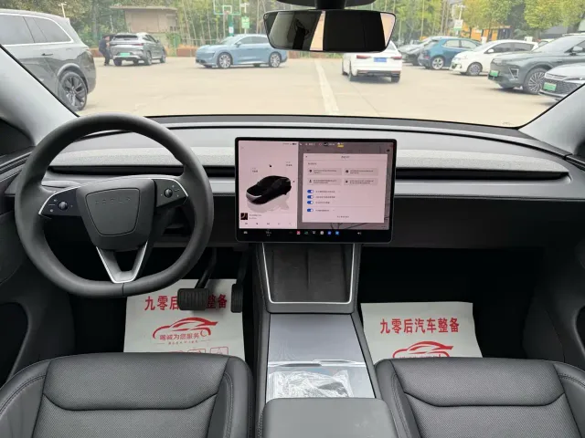 Tesla Model Y — Фото автомобиля 12