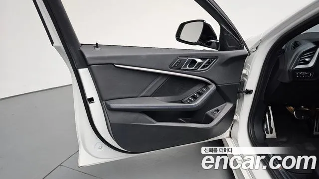 BMW 1 Series F40 — Фото автомобиля 13