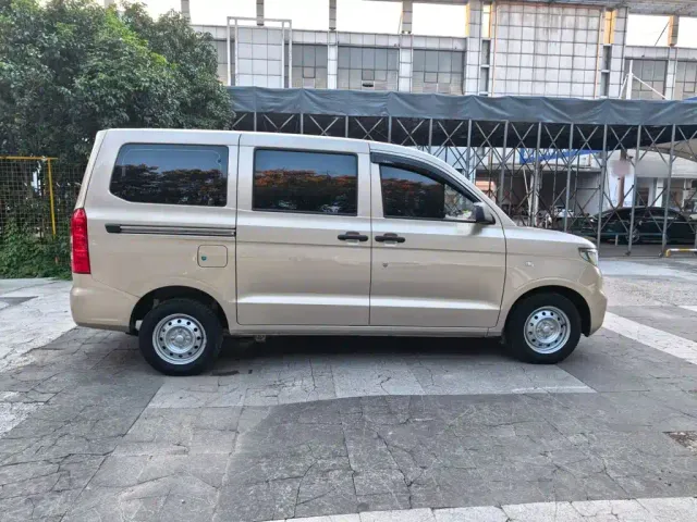 Wuling Hongguang V — Фото автомобиля 5