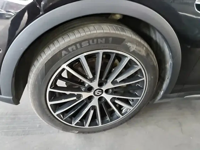 Leapmotor C11 — Фото автомобиля 22