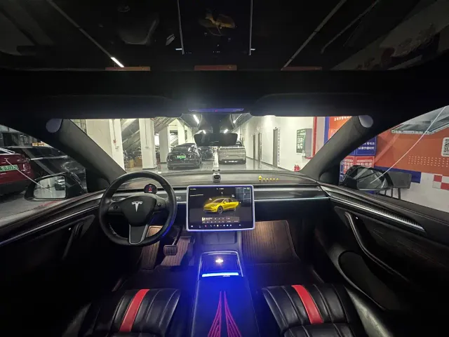 Tesla Model Y — Фото автомобиля 9