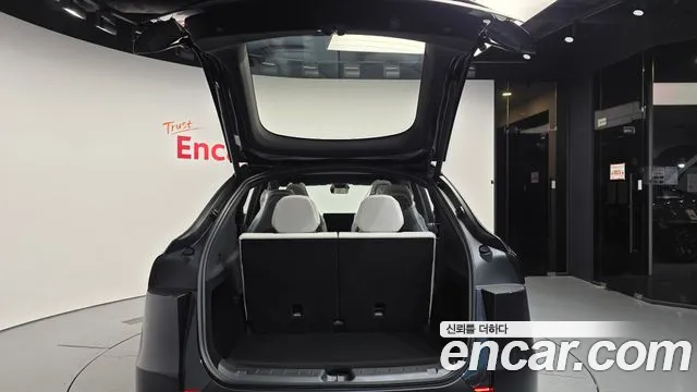 Tesla Model Y — Фото автомобиля 26