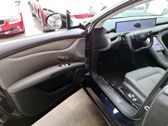 IM Motors LS6 — Фото автомобиля 15