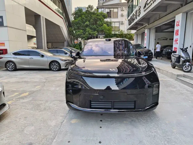 Фотография автомобиля — Li Auto L9