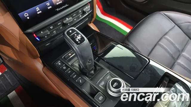 Maserati Quattroporte — Фото автомобиля 9