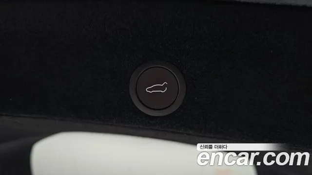 Tesla Model Y — Фото автомобиля 20