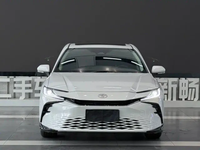 Toyota Camry — Фото автомобиля 2