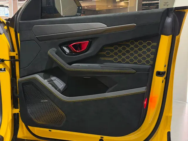 Lamborghini Urus — Фото автомобиля 8