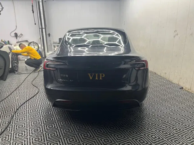 Tesla Model 3 — Фото автомобиля 8