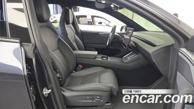Tesla Model Y — Фото автомобиля 16