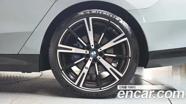 BMW 5 Series G60 — Фото автомобиля 5