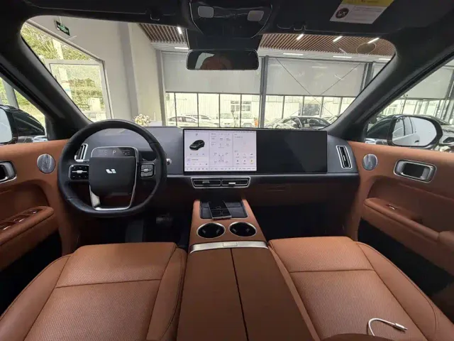 Li Auto L8 — Фото автомобиля 12