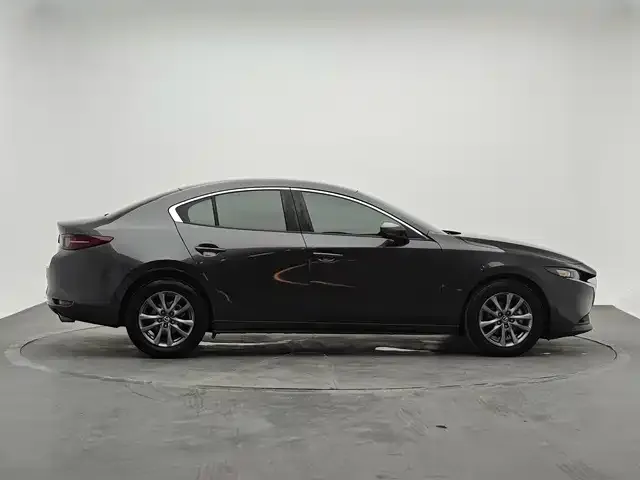 Mazda Axela — Фото автомобиля 4