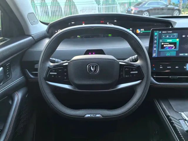 Changan Changan UNI-K iDD 2022 Blue Whale iDD 130km 1.5T Premium — Фото автомобиля 15