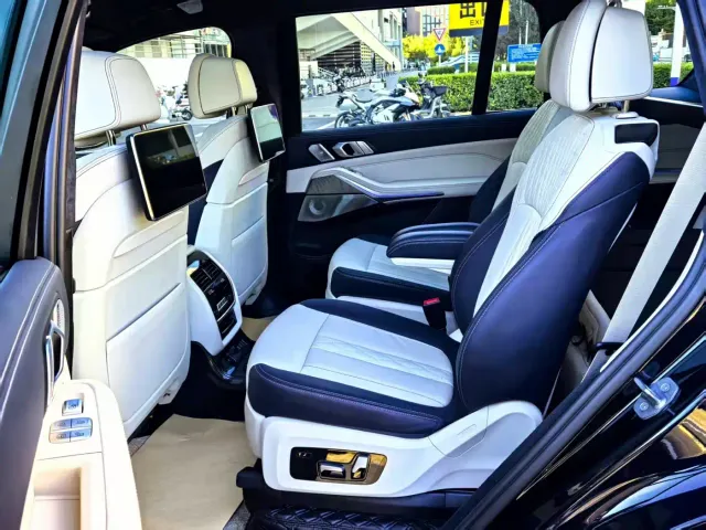 BMW X7 — Фото автомобиля 3